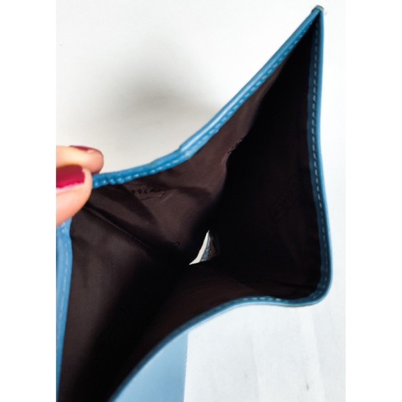 Vintage COACH Minimalist Baby Blue Smooth Leather Wallet Bi-Fold Coin 5"x4" - Picture 6 of 6